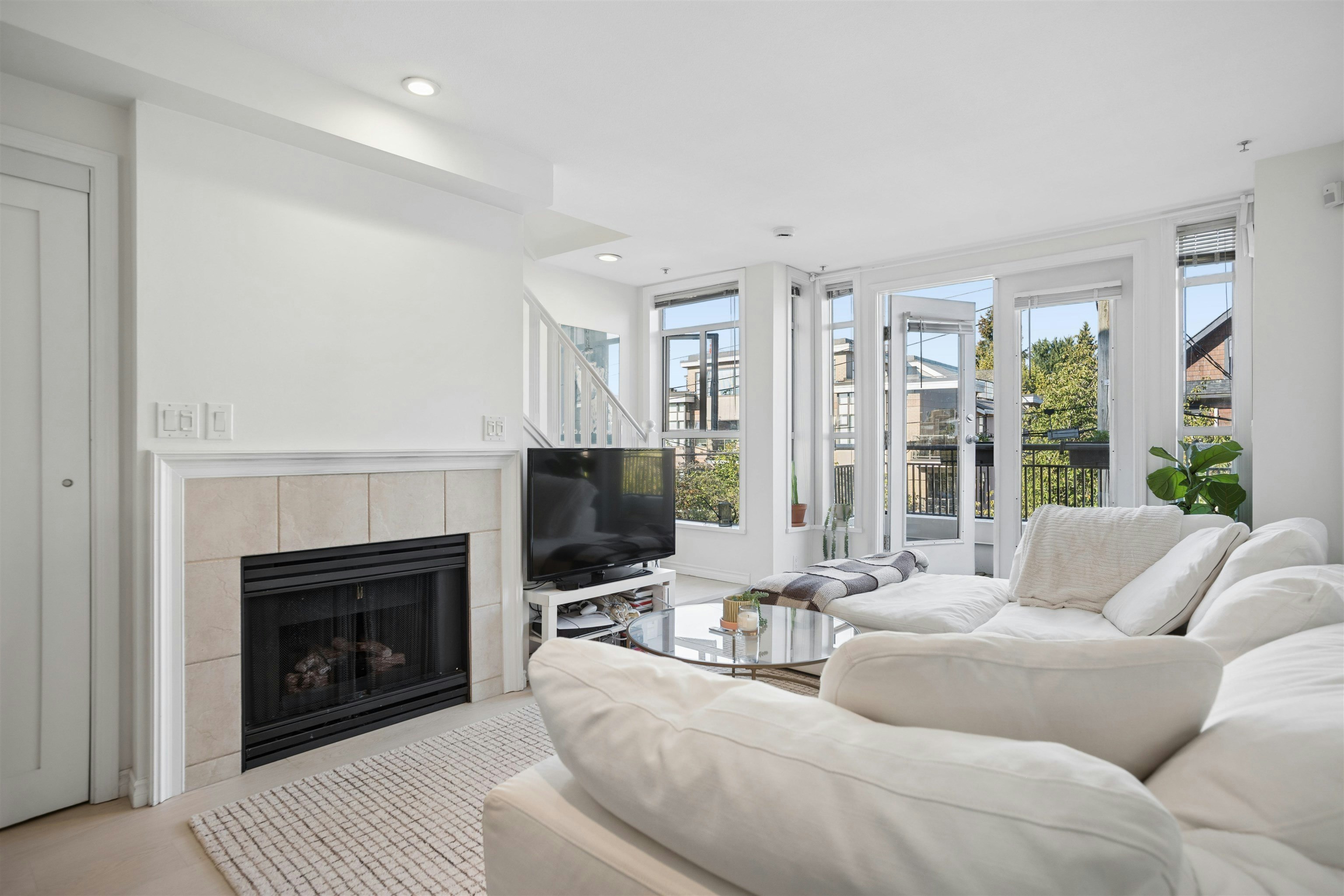 203-2190 W 5th Avenue, Vancouver, BC, V6K 1S2