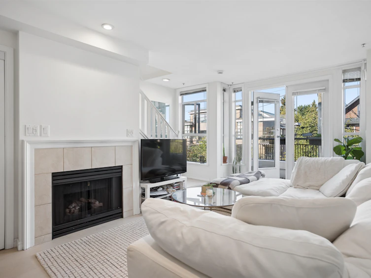 203-2190 W 5th Avenue, Vancouver, BC, V6K 1S2