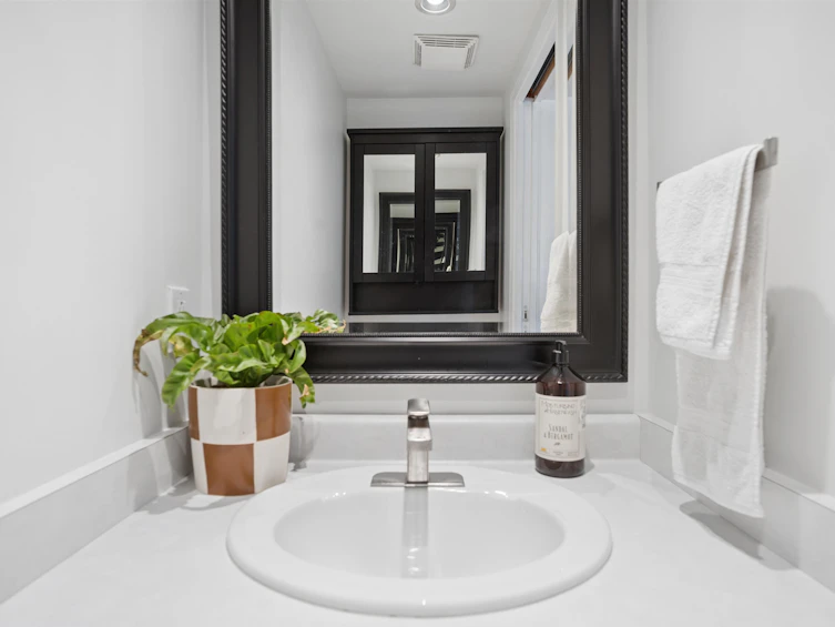 203-2190 W 5th Avenue, Vancouver, BC, V6K 1S2 - 8