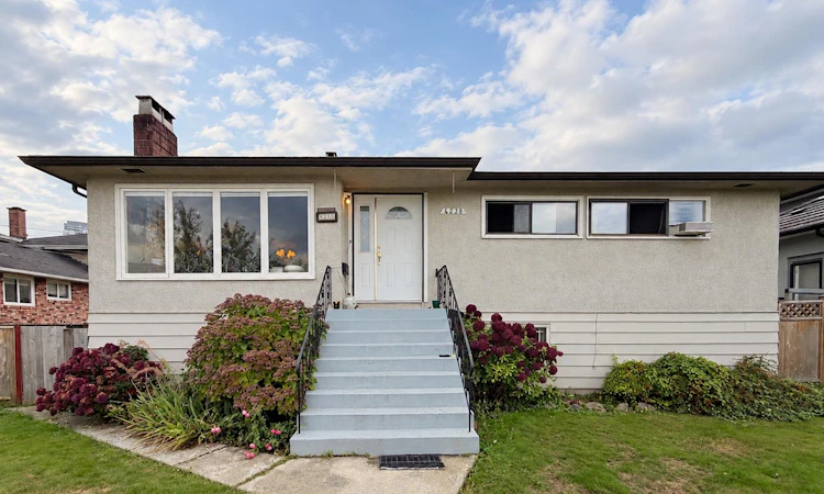 4238 Price Crescent