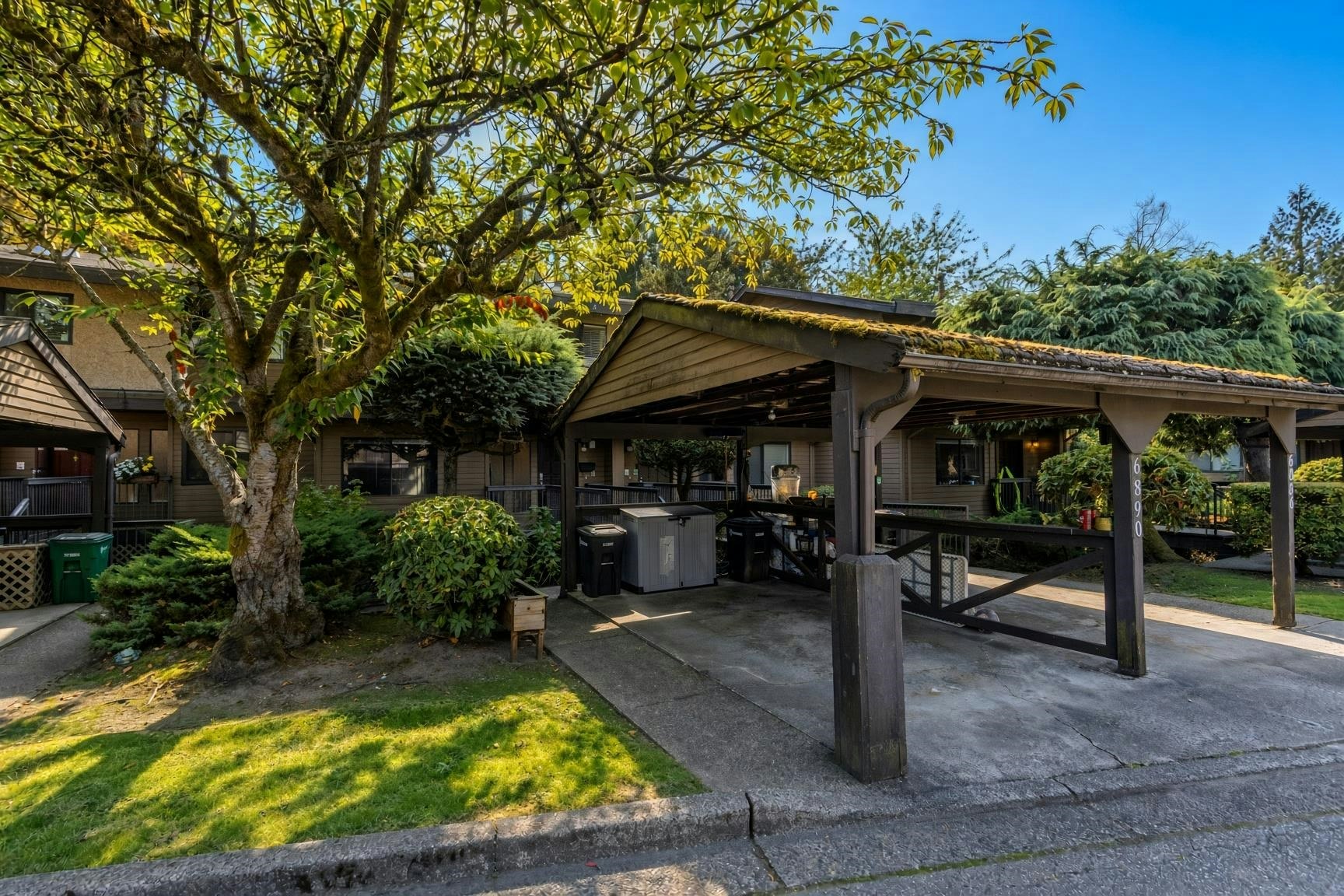 6890 Beechcliffe Drive, Burnaby, BC, V5B 4R3 - 2