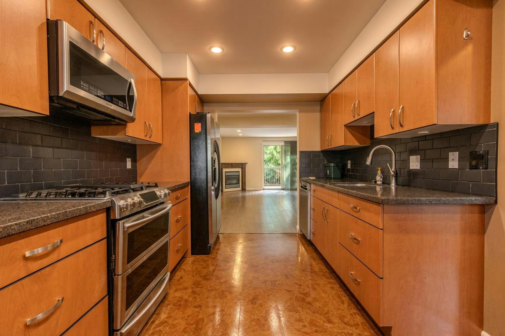6890 Beechcliffe Drive, Burnaby, BC, V5B 4R3 - 11