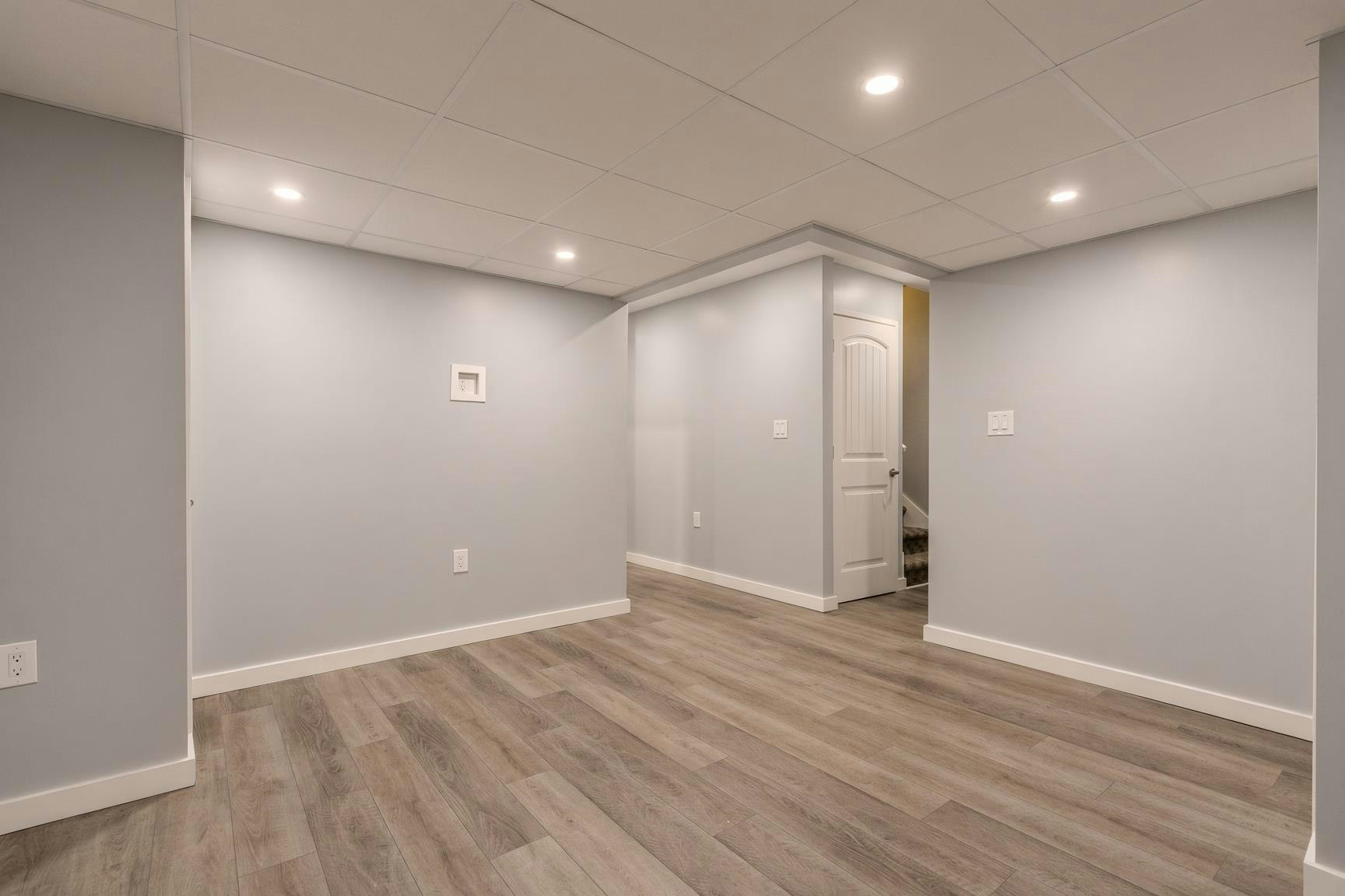 6890 Beechcliffe Drive, Burnaby, BC, V5B 4R3 - 17