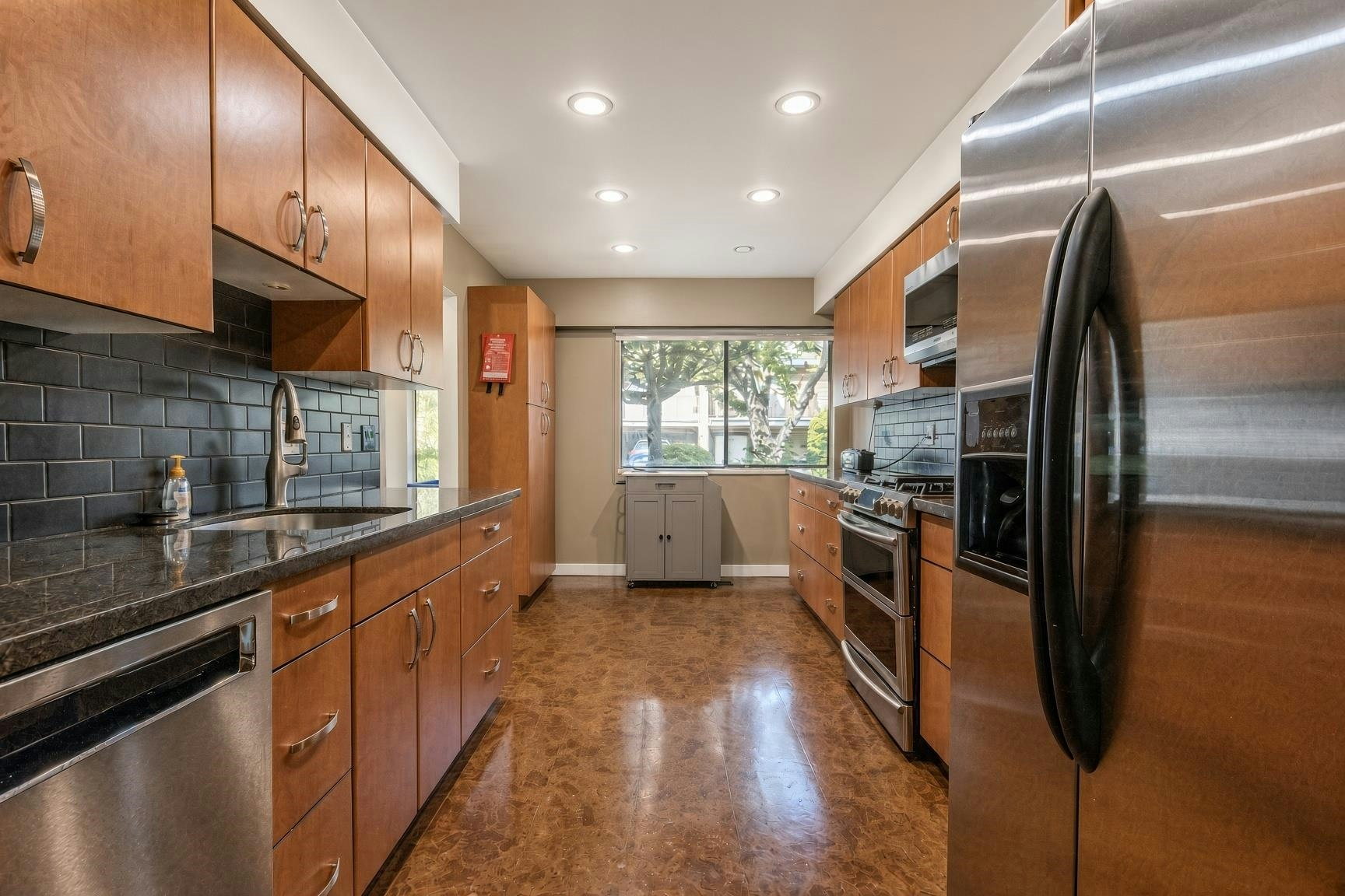 6890 Beechcliffe Drive, Burnaby, BC, V5B 4R3 - 13