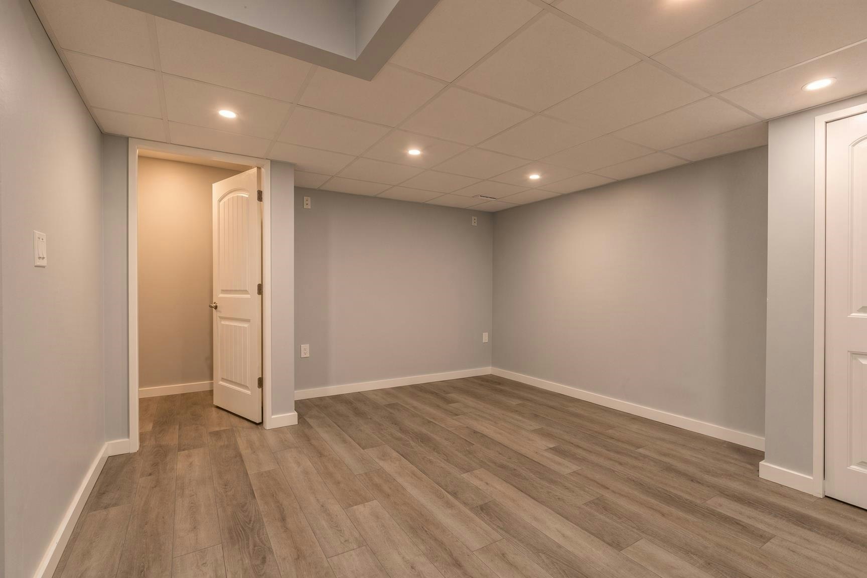 6890 Beechcliffe Drive, Burnaby, BC, V5B 4R3 - 25