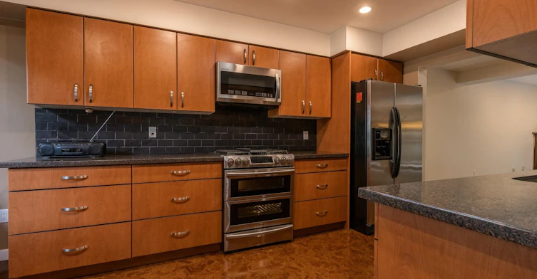6890 Beechcliffe Drive, Burnaby, BC, V5B 4R3 - 12