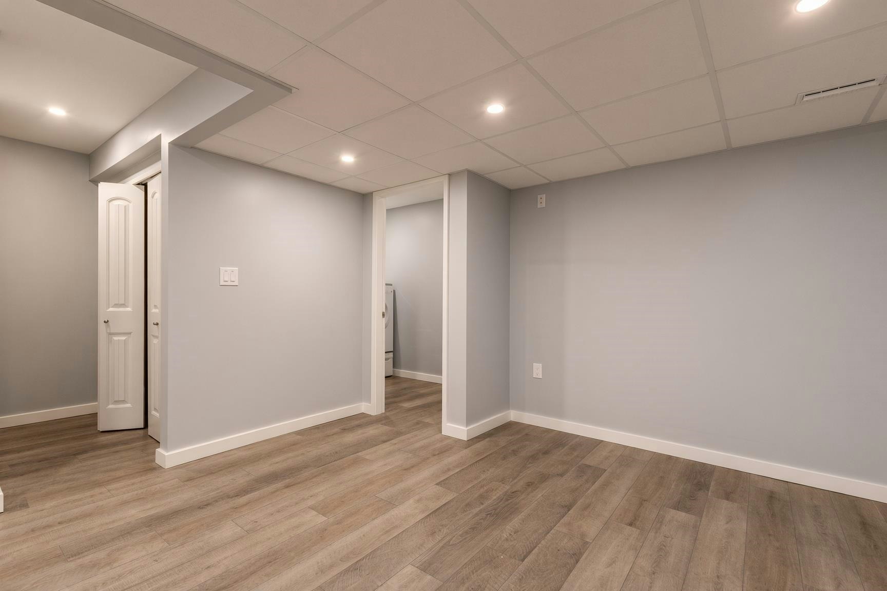 6890 Beechcliffe Drive, Burnaby, BC, V5B 4R3 - 16