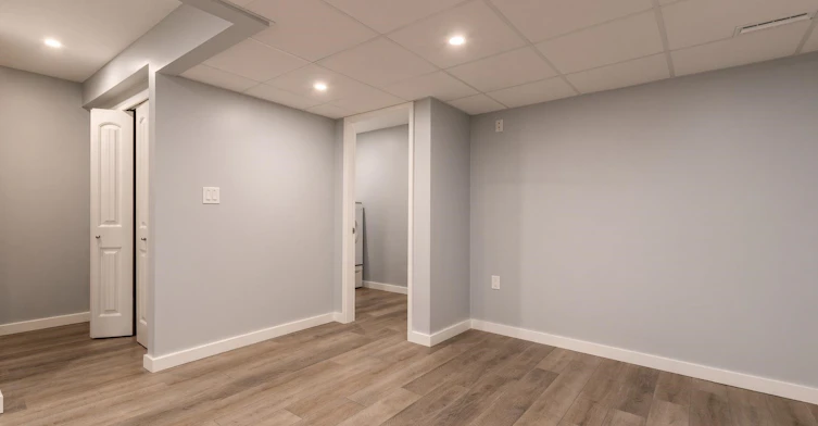 6890 Beechcliffe Drive, Burnaby, BC, V5B 4R3 - 16