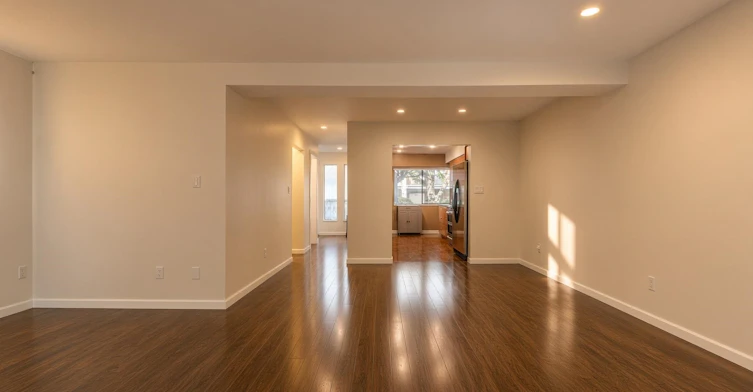 6890 Beechcliffe Drive, Burnaby, BC, V5B 4R3 - 7