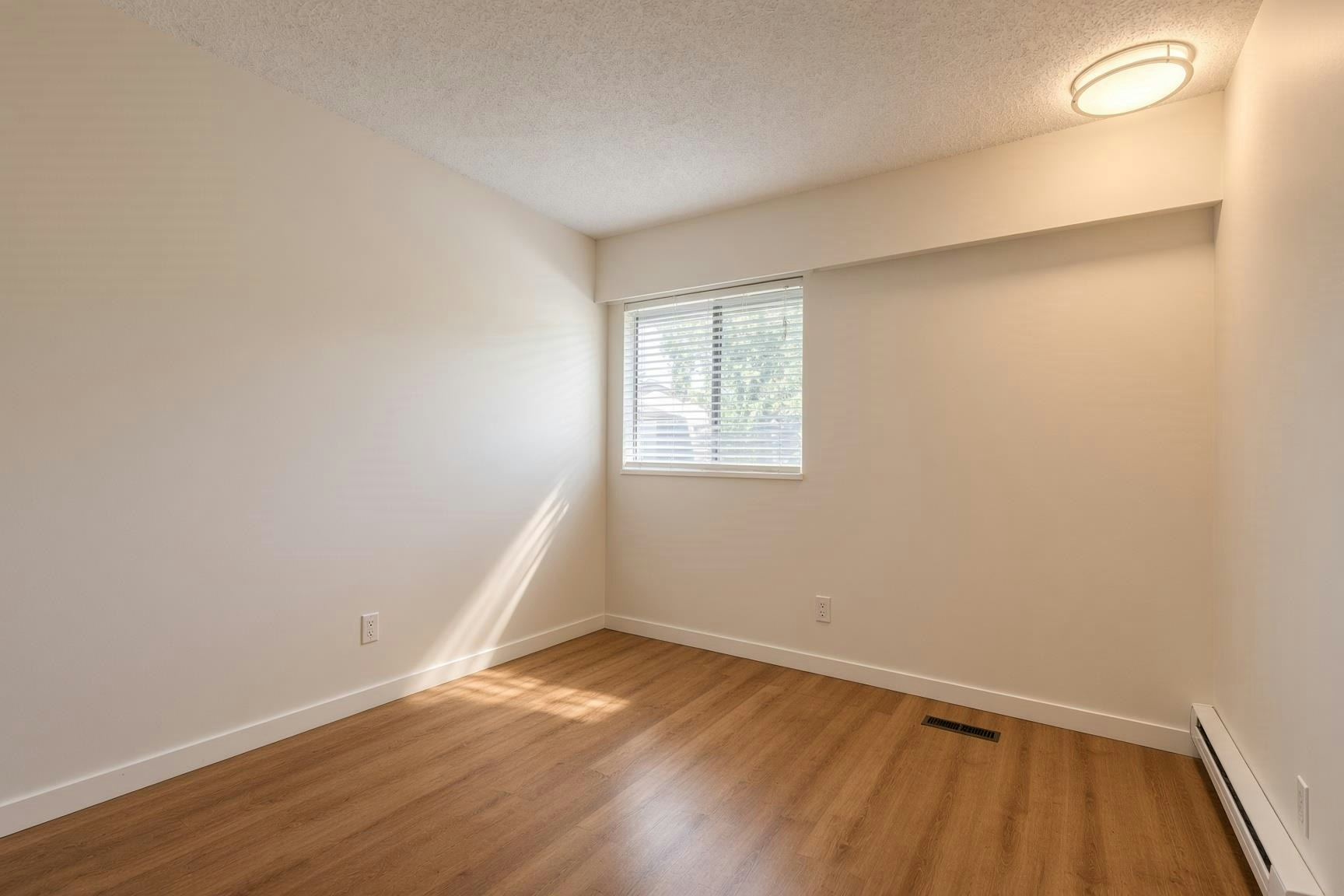 6890 Beechcliffe Drive, Burnaby, BC, V5B 4R3 - 20