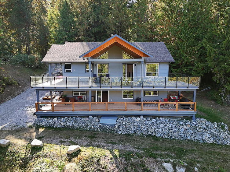 5611 E Oyster Bay Road, Pender Harbour Egmont, BC, V0N 2H1