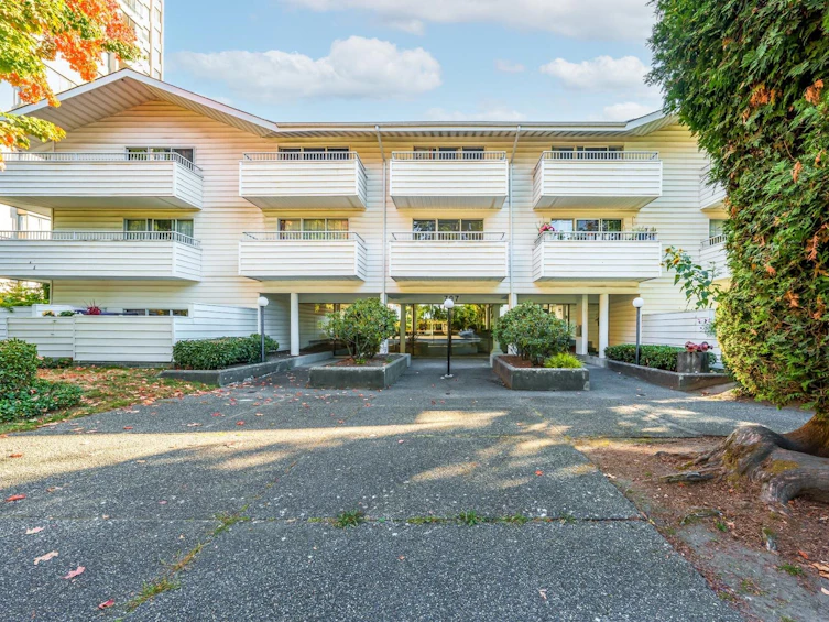 313-707 Eighth Street, New Westminster, BC, V3M 3S6