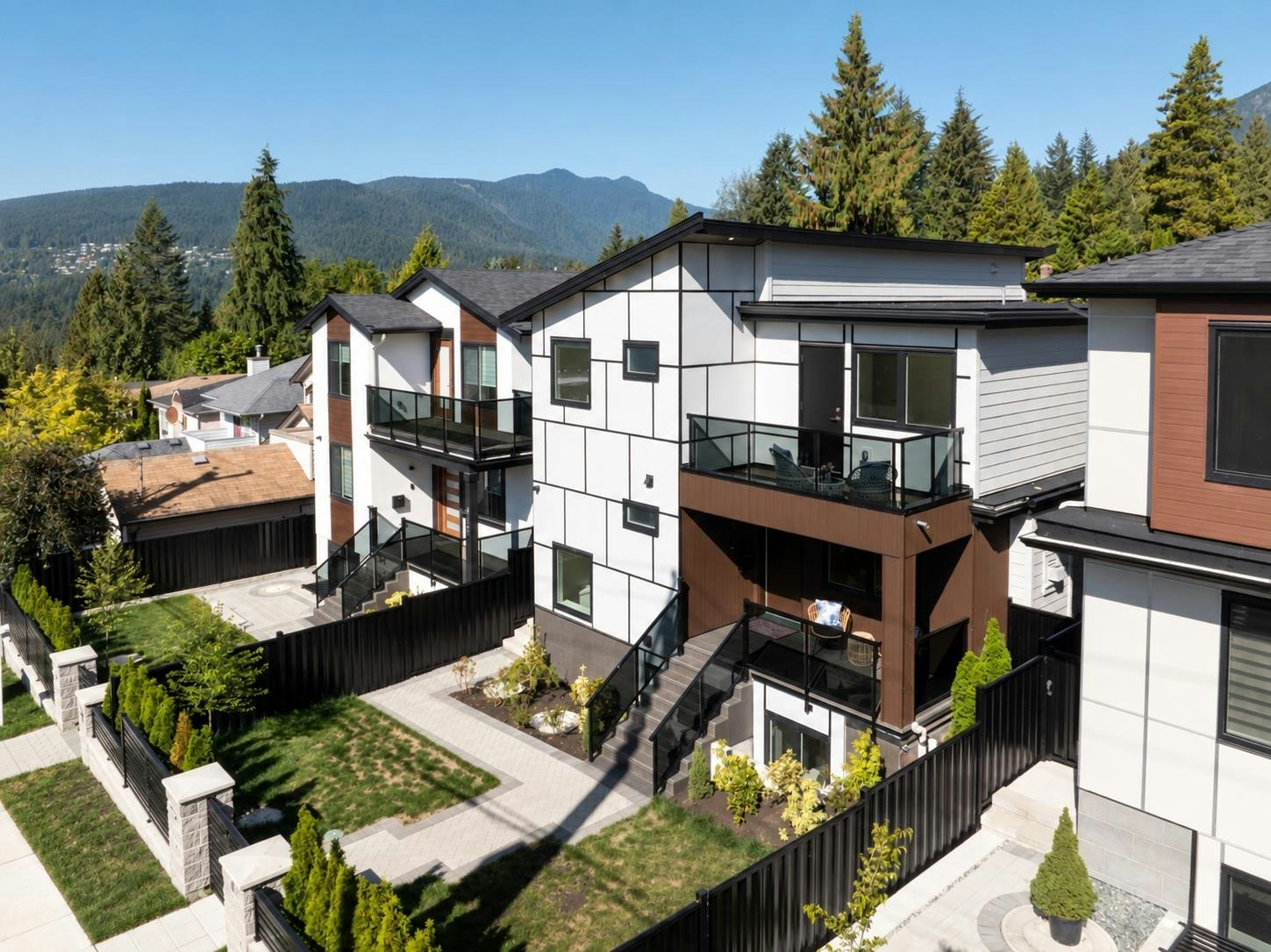 806 Montroyal Boulevard, North Vancouver, BC, V7R 2G6 - 2