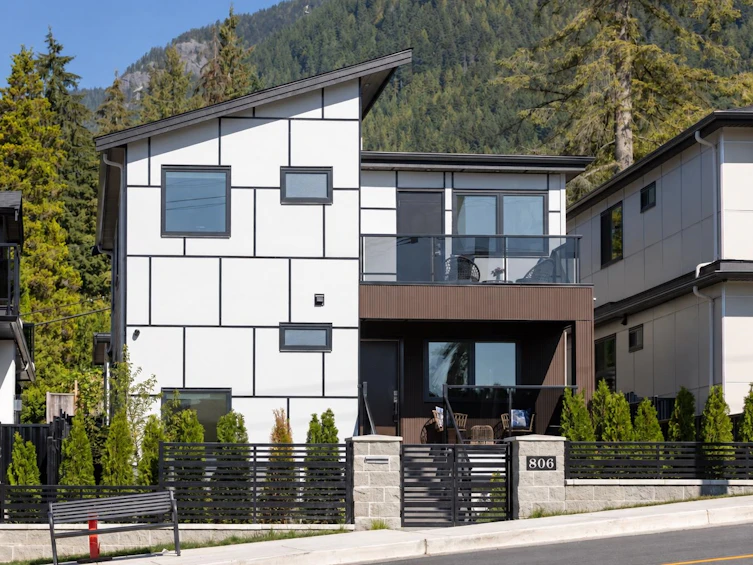 806 Montroyal Boulevard, North Vancouver, BC, V7R 2G6