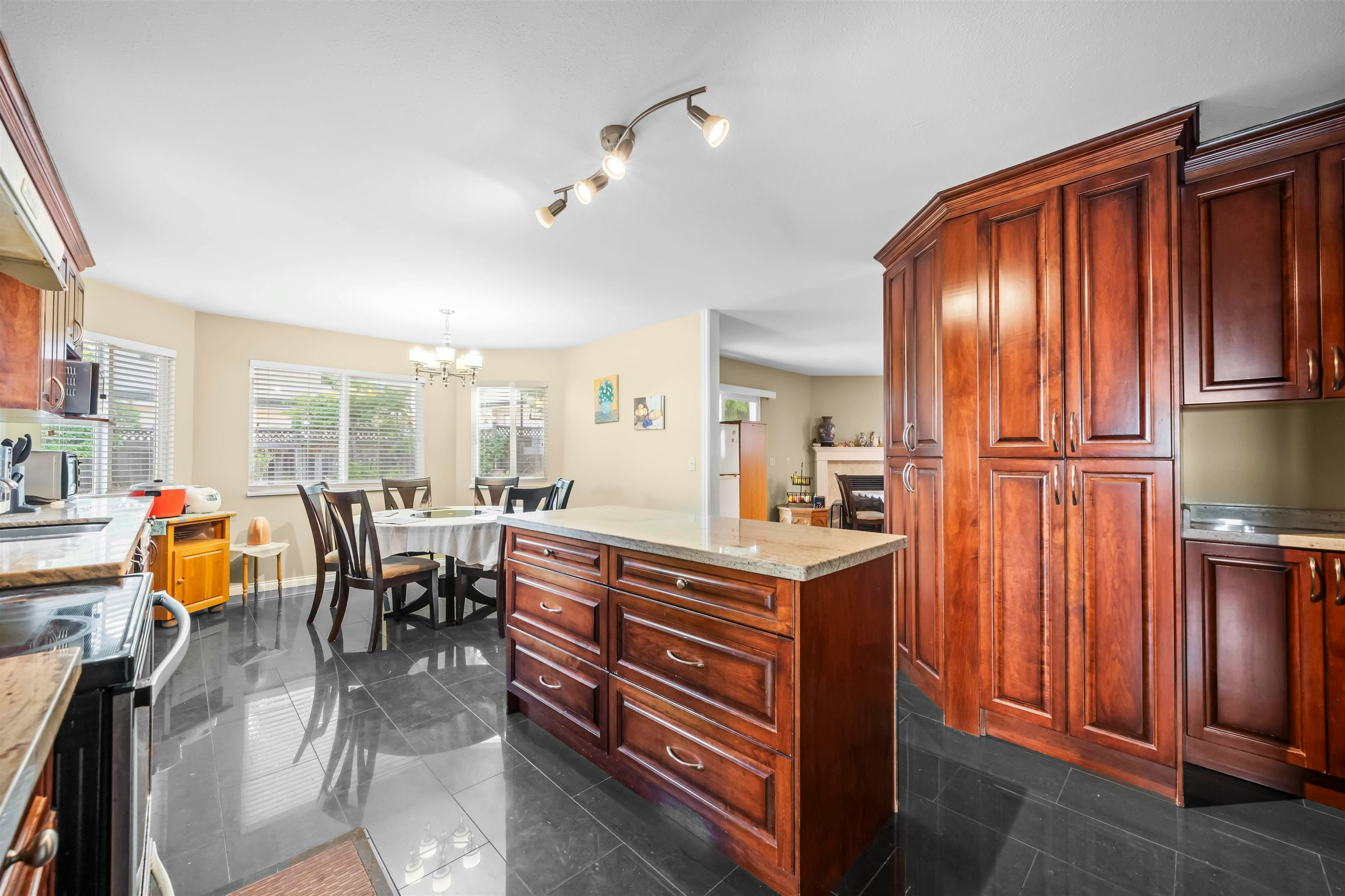 6012 124 Street, Surrey, BC, V3X 2C6 - 6