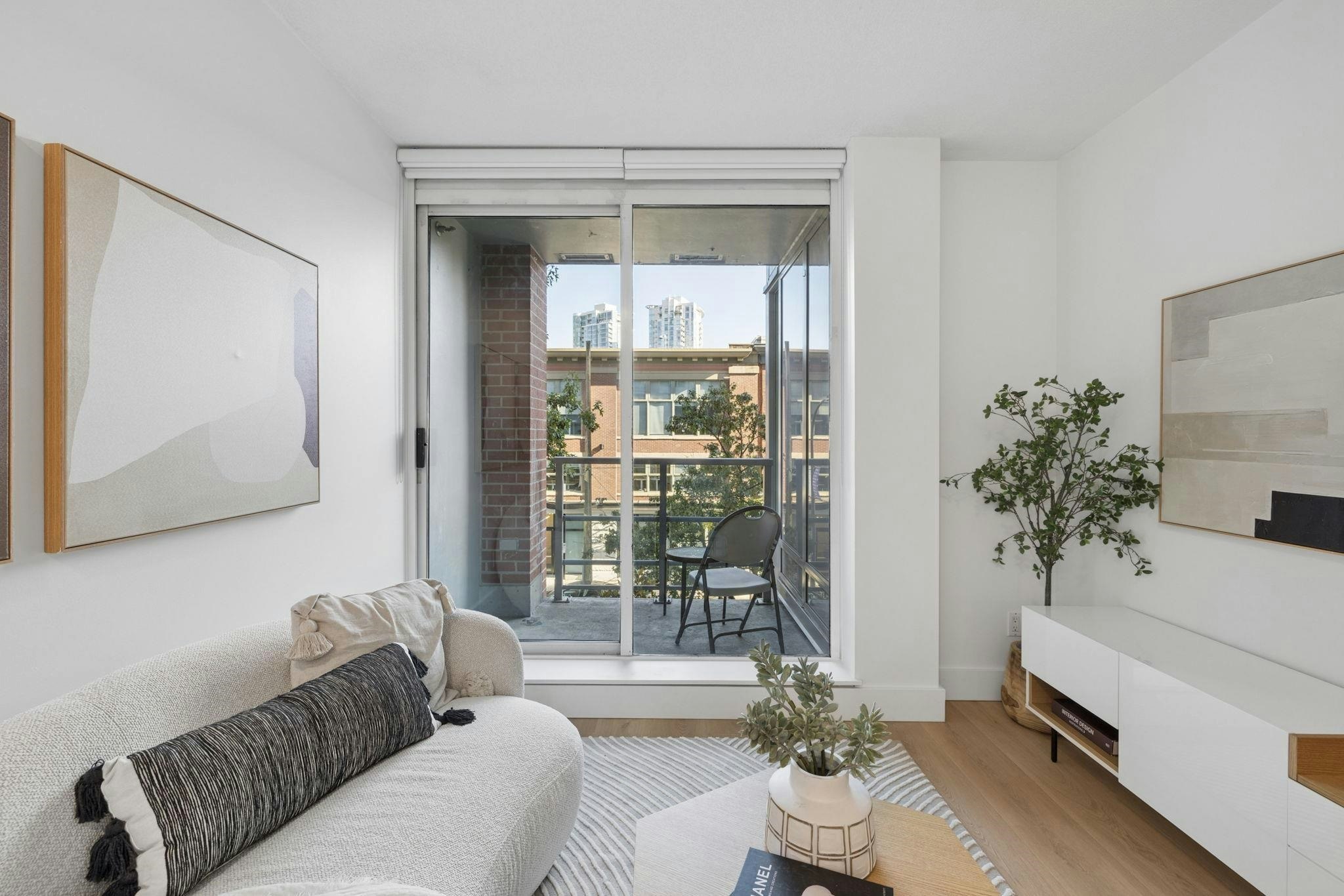319-1133 Homer Street - 4