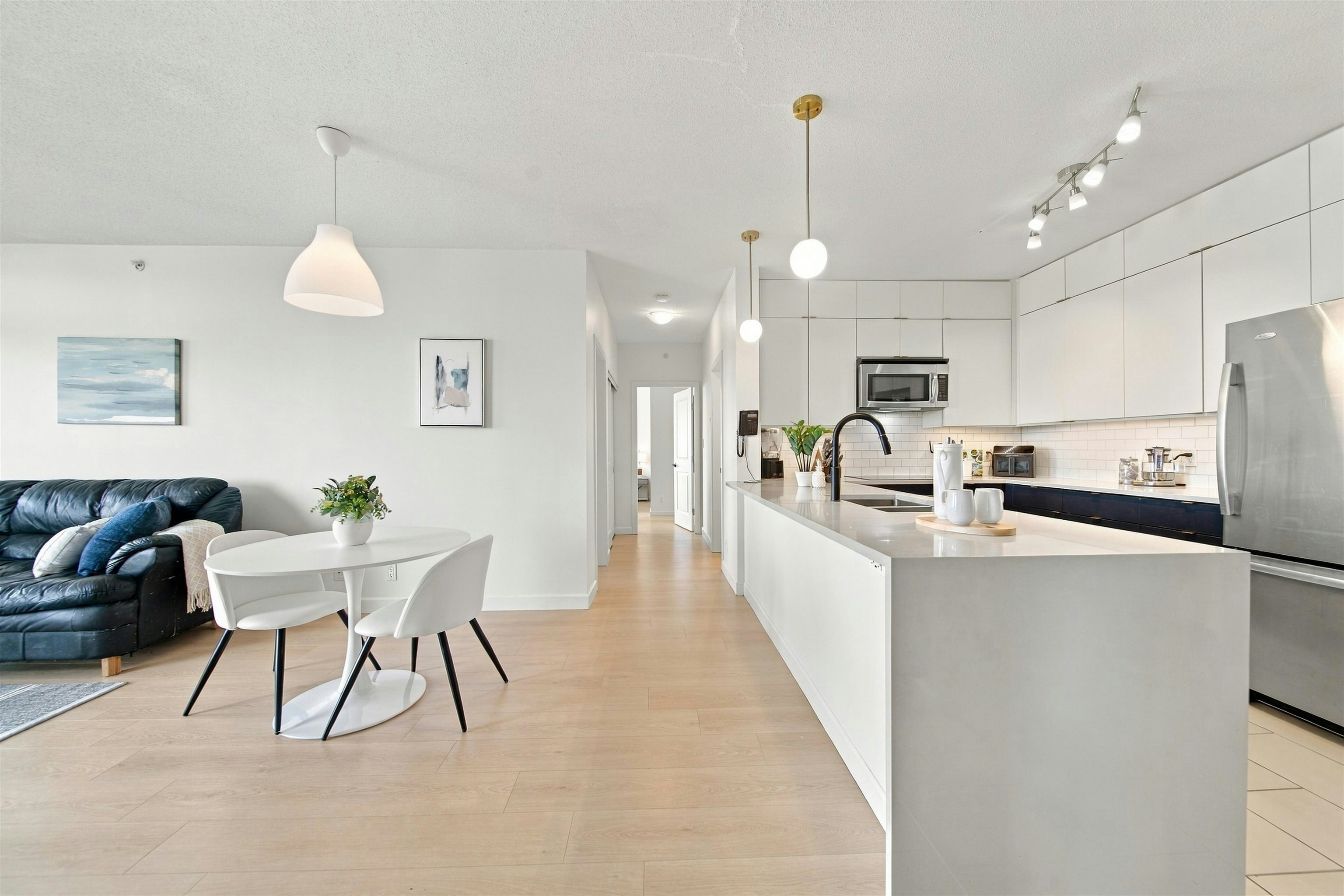 903-15 E Royal Avenue - 5