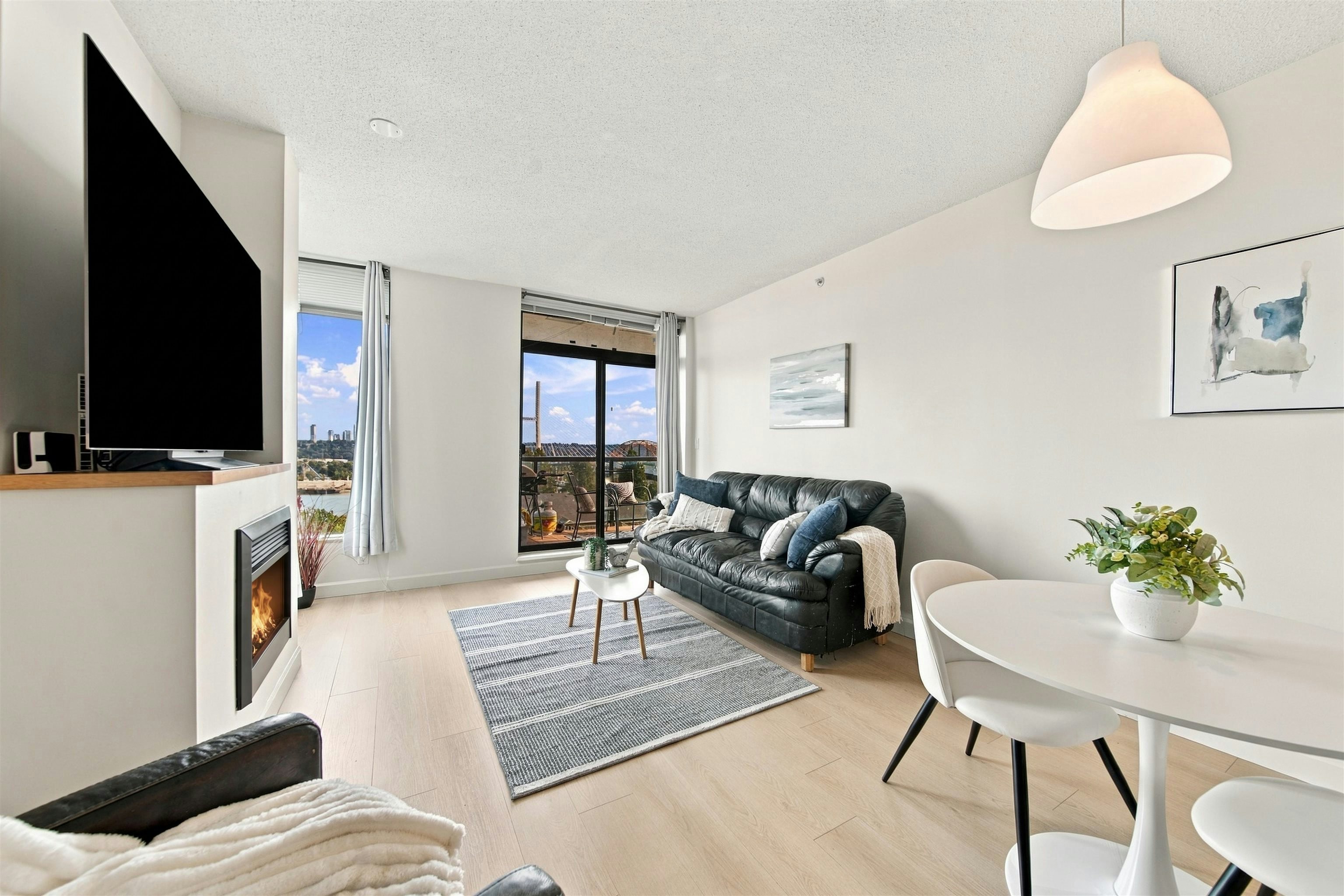 903-15 E Royal Avenue - 2