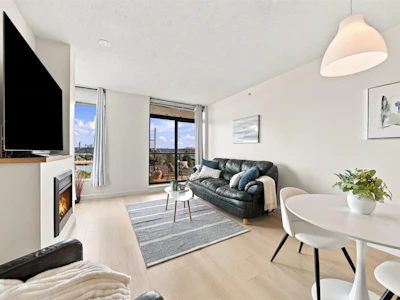 903-15 E Royal Avenue - 2