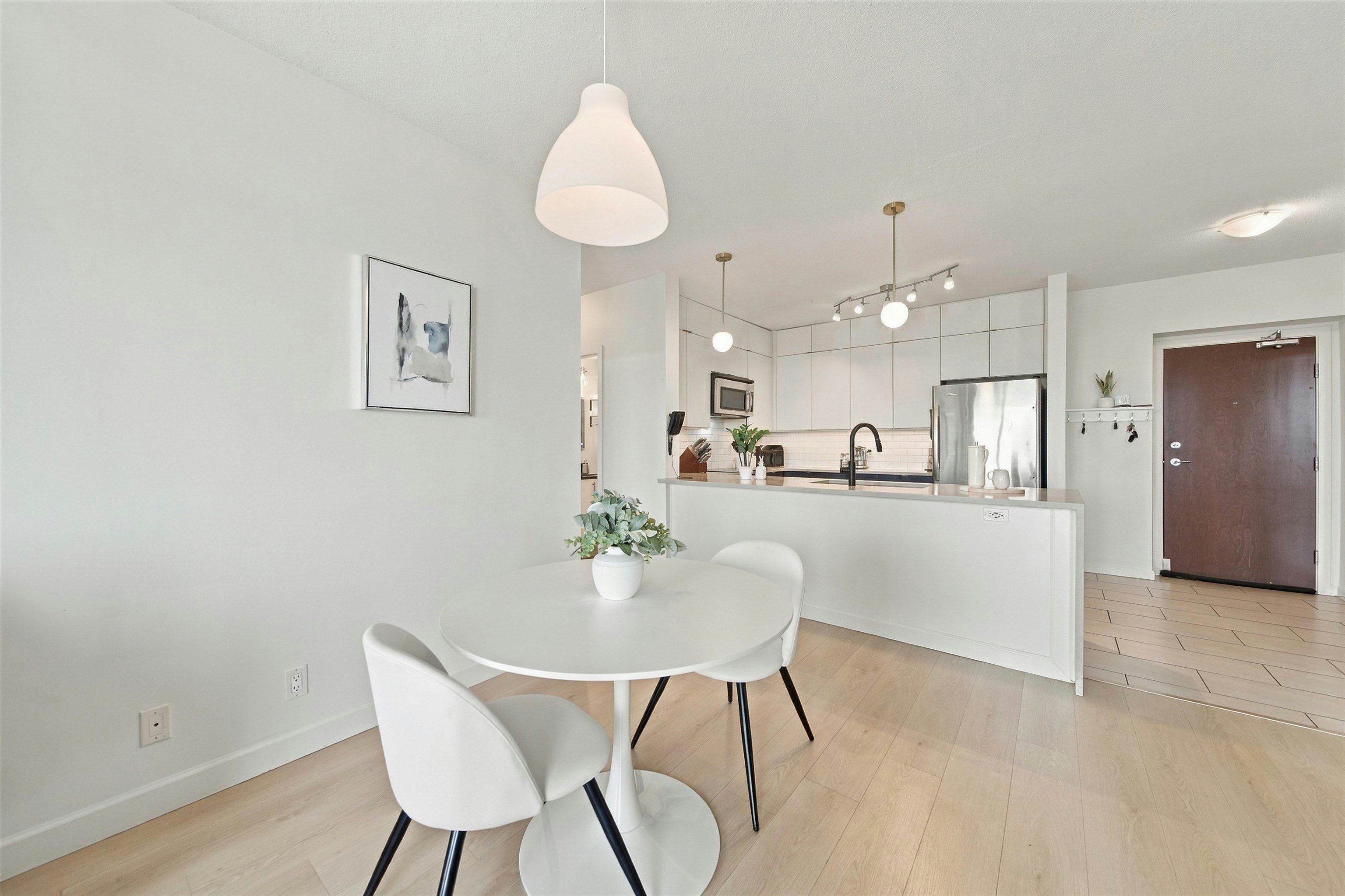 903-15 E Royal Avenue - 4