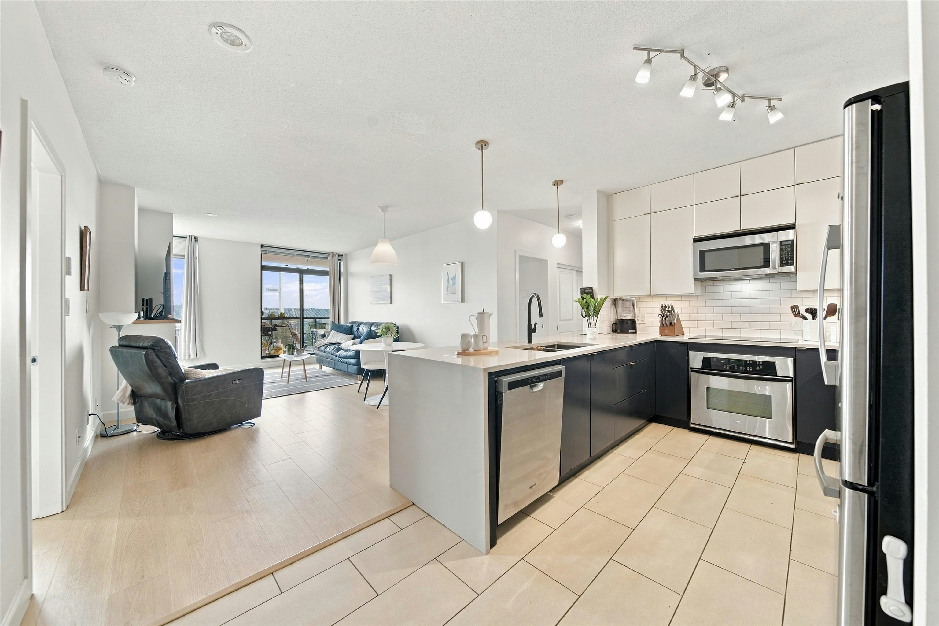903-15 E Royal Avenue, New Westminster, BC, V3L 0A9 - 9