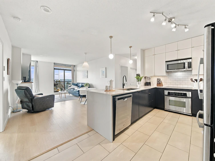903-15 E Royal Avenue, New Westminster, BC, V3L 0A9 - 9