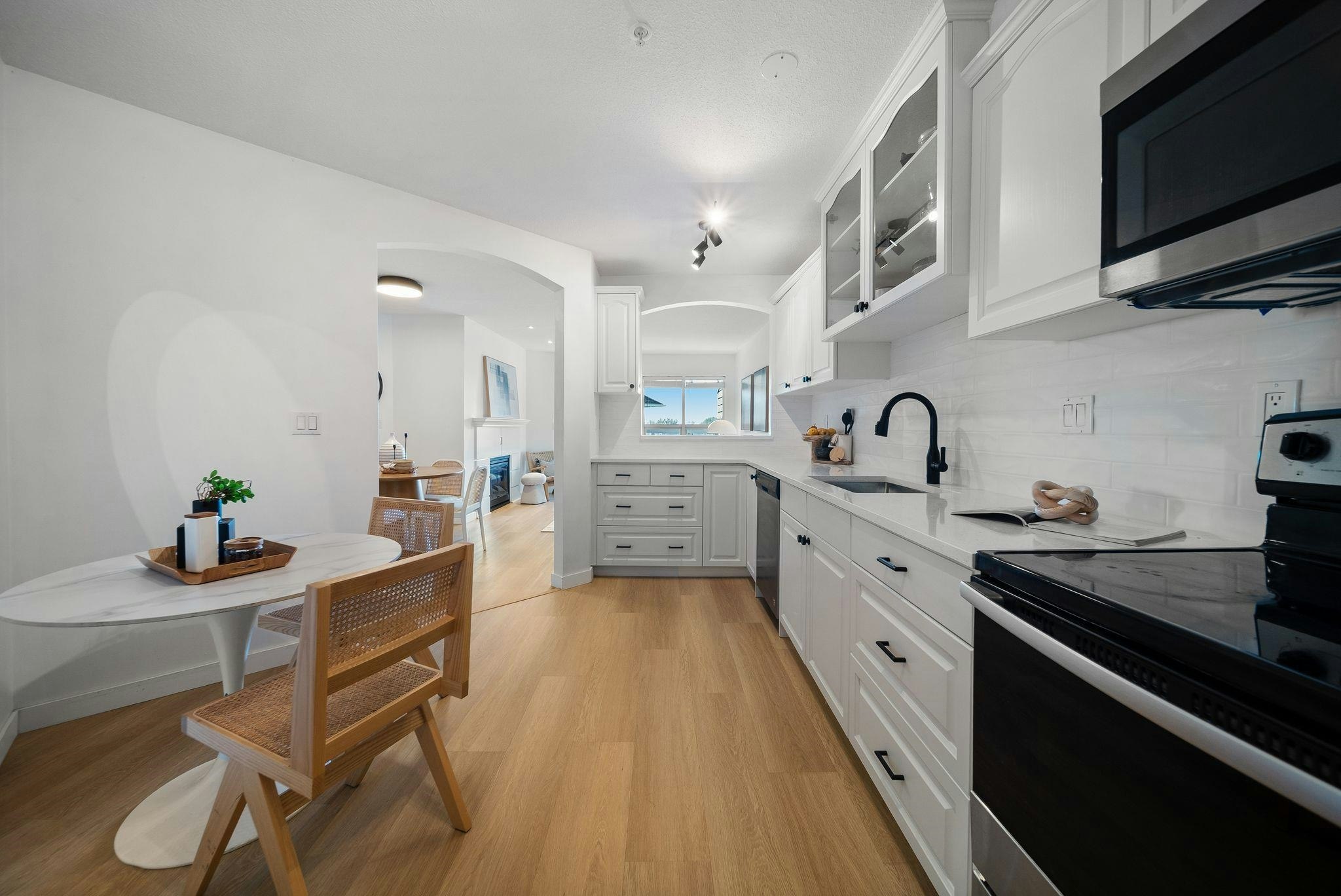 422-12931 Railway Avenue, Richmond, BC, V7E 6M5 - 12