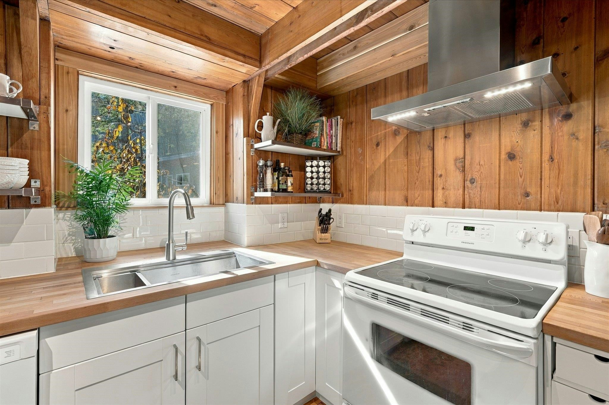 9226 Emerald Drive, Whistler, BC, V8E 0G5 - 9