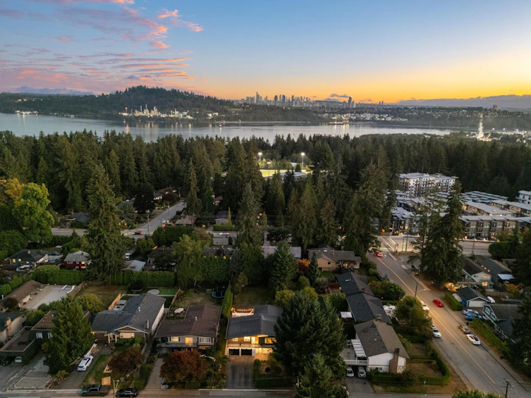 2763 Violet Street, North Vancouver, BC, V7H 2L7 - 2