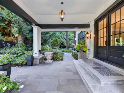 3389 Pine Crescent - 3