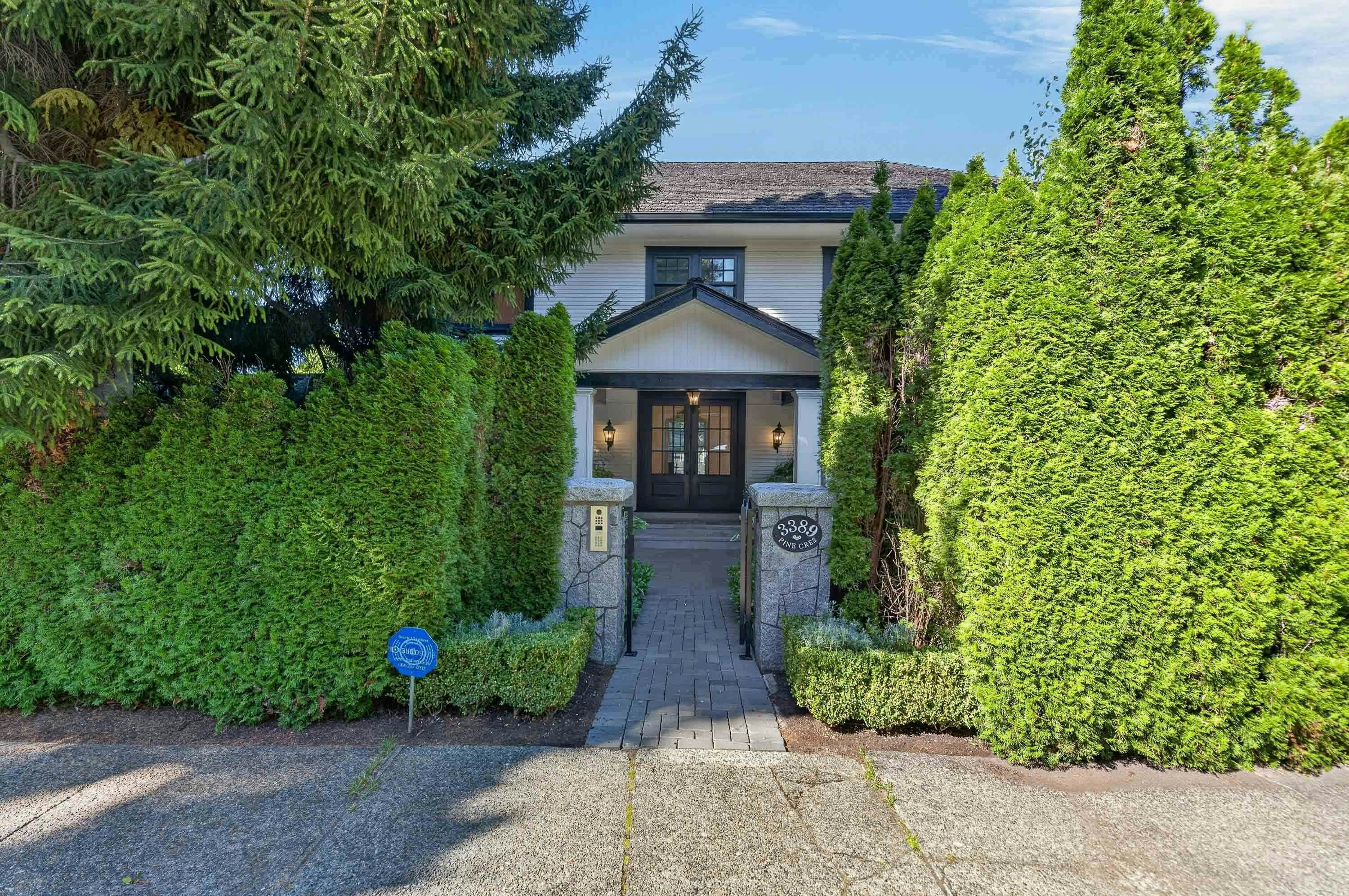 3389 Pine Crescent - 2