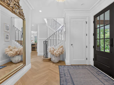 3389 Pine Crescent - 5