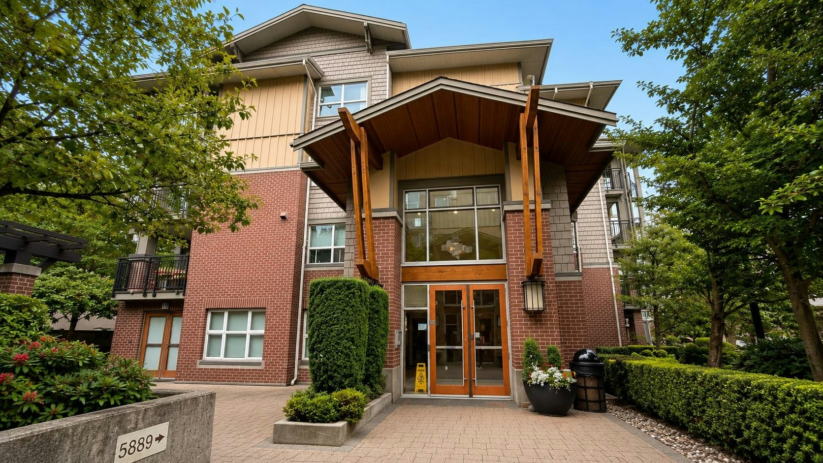 215-5889 Irmin Street, Burnaby, BC, V5J 0C1