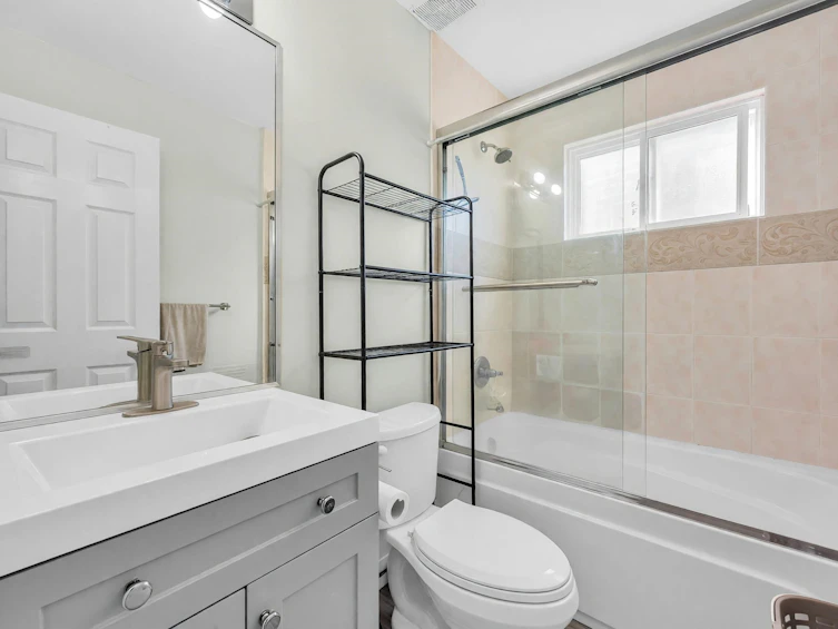 6925 Main Street, Vancouver, BC, V5X 3H6 - 29