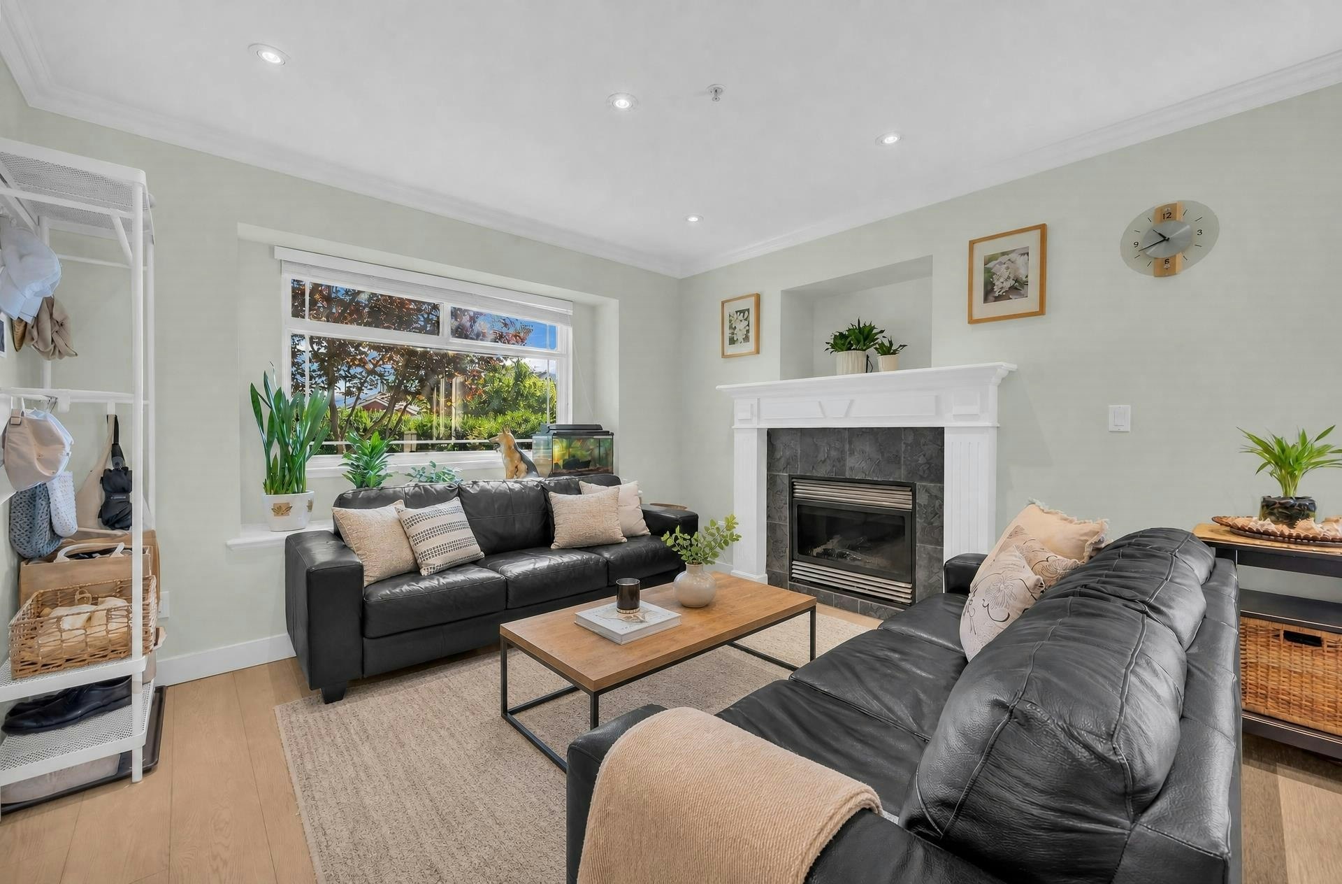 6925 Main Street, Vancouver, BC, V5X 3H6 - 4