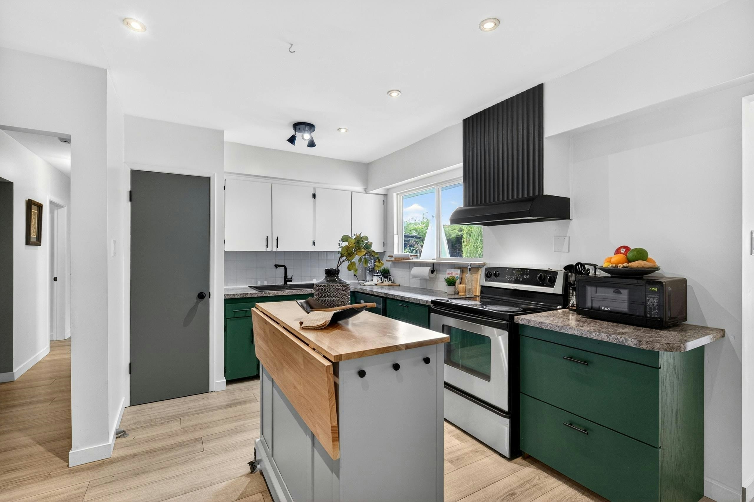 10871 Oriole Drive, Surrey, BC, V3R 5A4 - 4