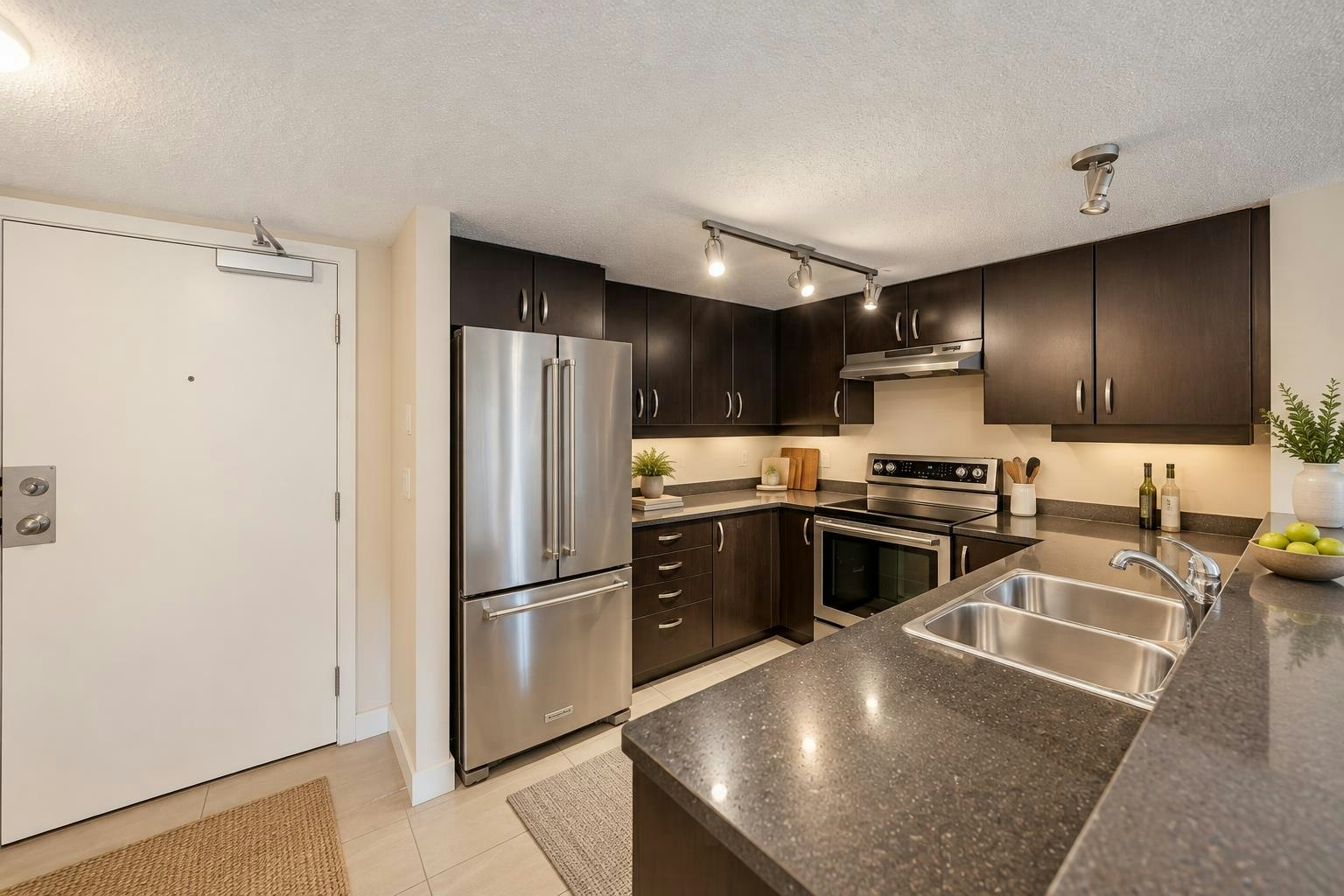 227-10838 City Parkway - 5