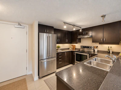 227-10838 City Parkway - 5