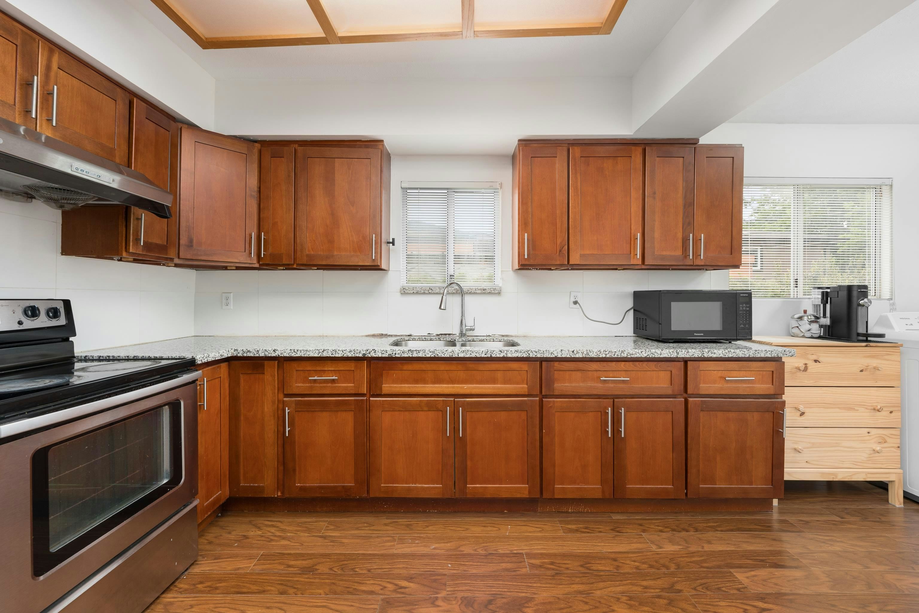 1038 E 51st Avenue, Vancouver, BC, V5X 1E7 - 8