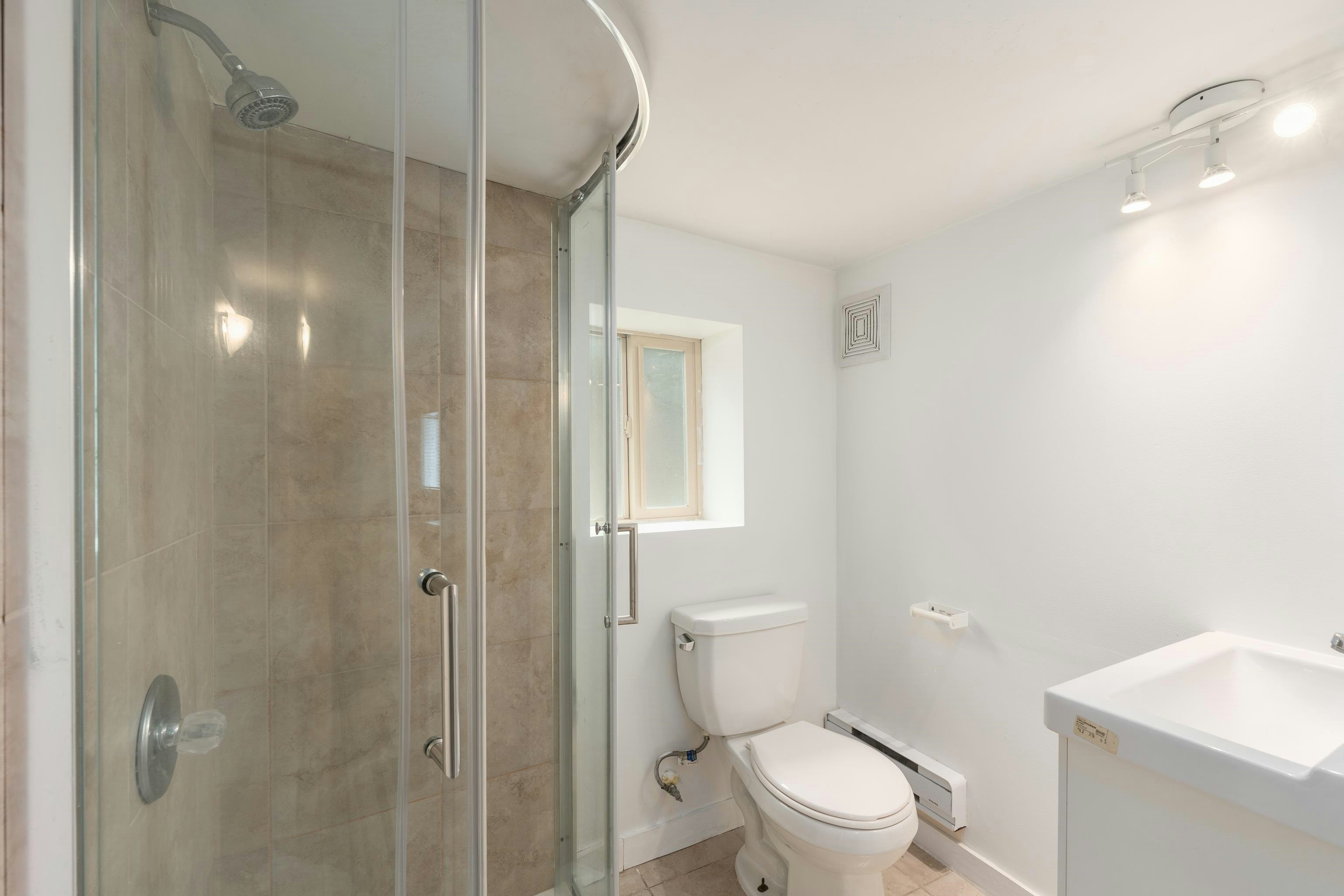 1038 E 51st Avenue, Vancouver, BC, V5X 1E7 - 20