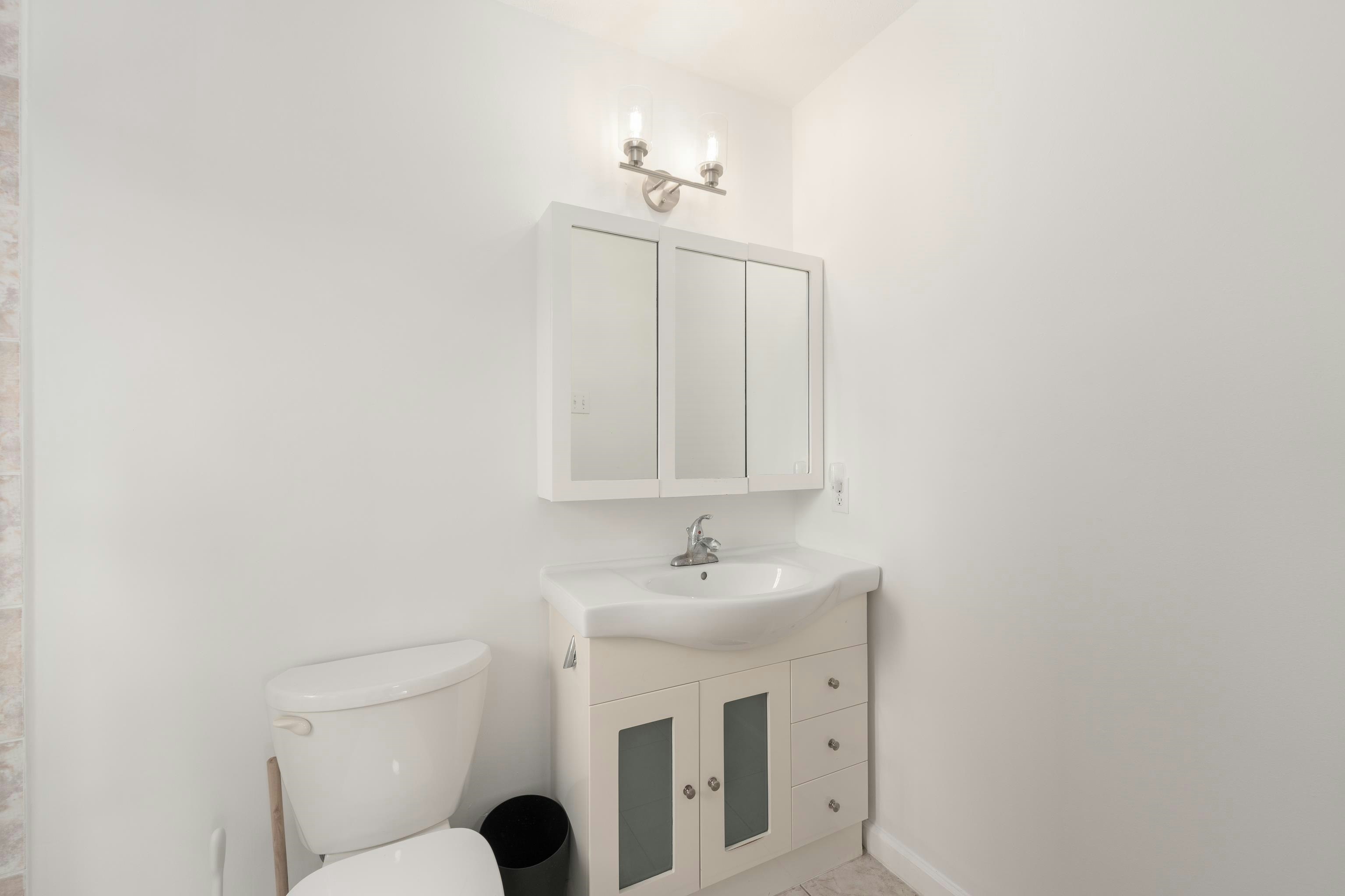 1038 E 51st Avenue, Vancouver, BC, V5X 1E7 - 17