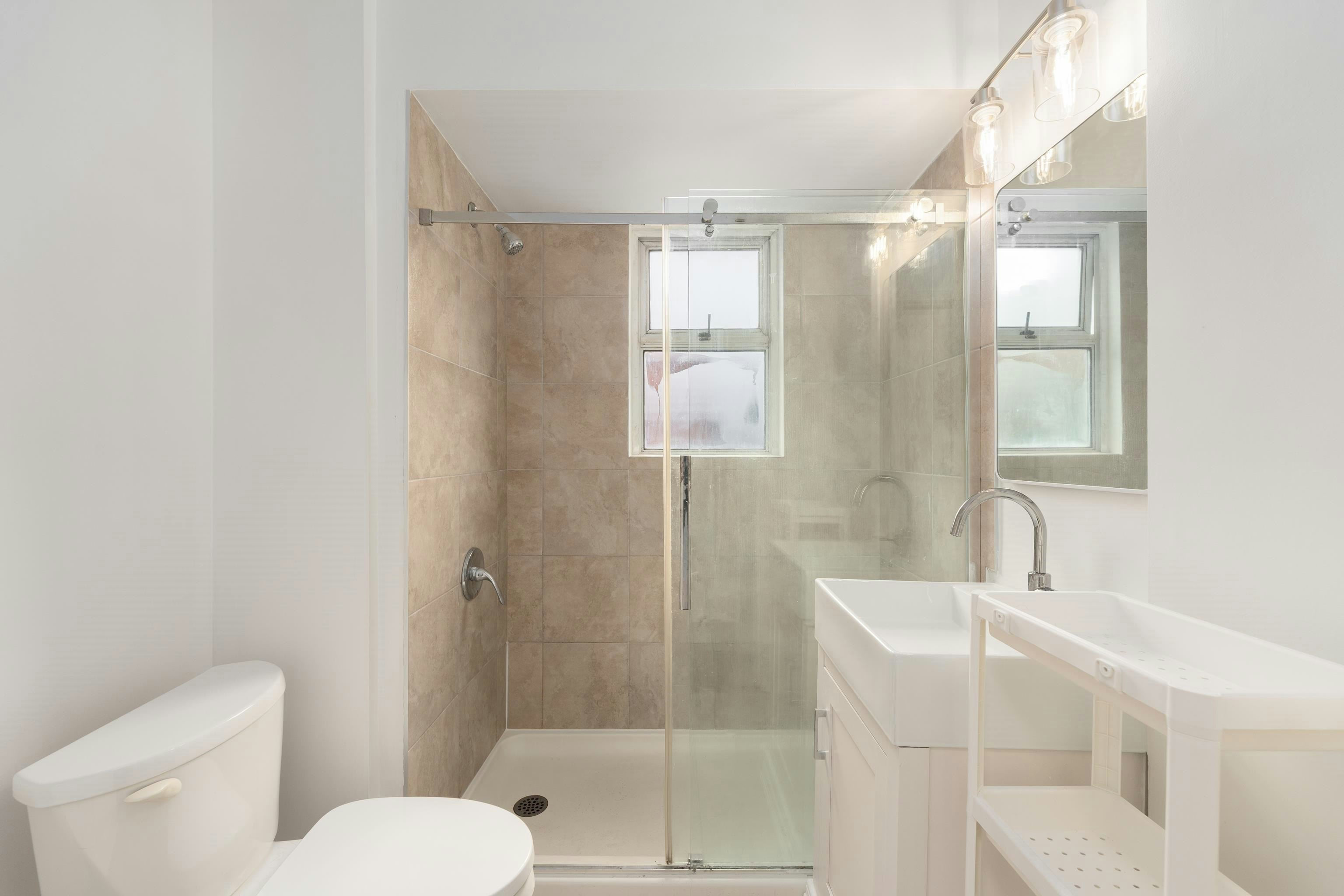 1038 E 51st Avenue, Vancouver, BC, V5X 1E7 - 6