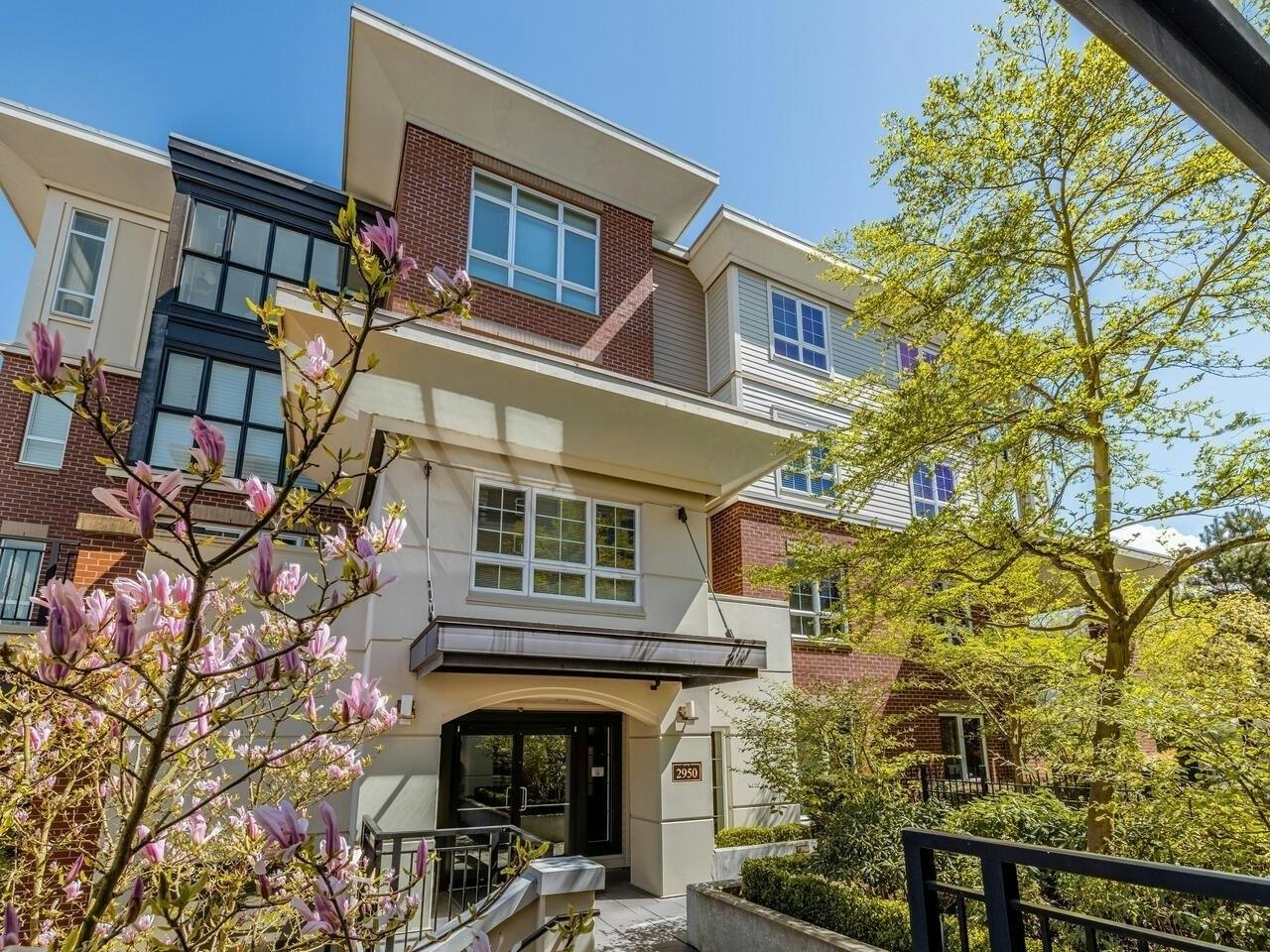 207-2950 King George Boulevard, Surrey, BC, V4P 0E5