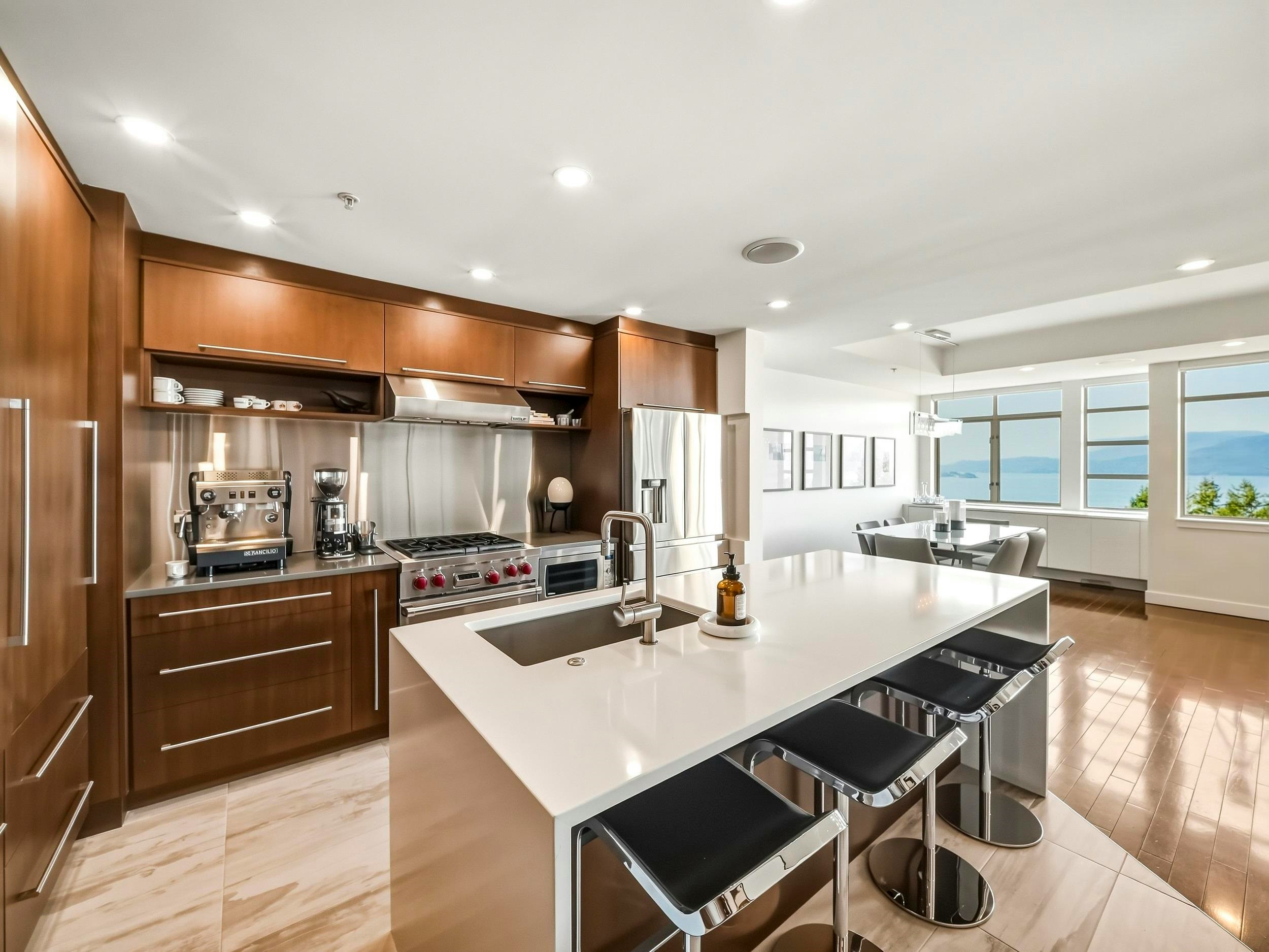 8547 Seascape Court, West Vancouver, BC, V7W 3J7 - 8