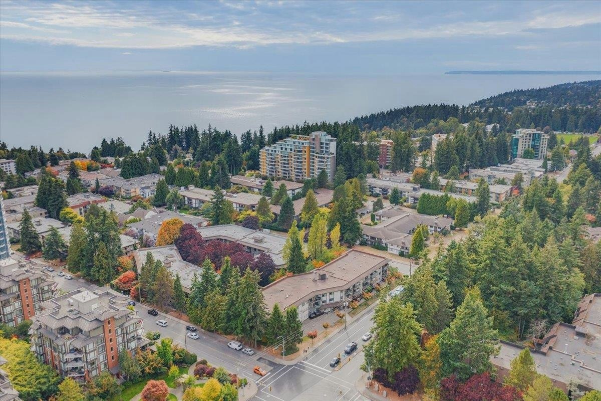 107-15020 North Bluff Road, Surrey, BC, V4B 5A4
