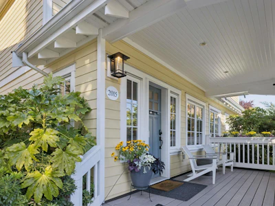 2015 Esquimalt Avenue - 2