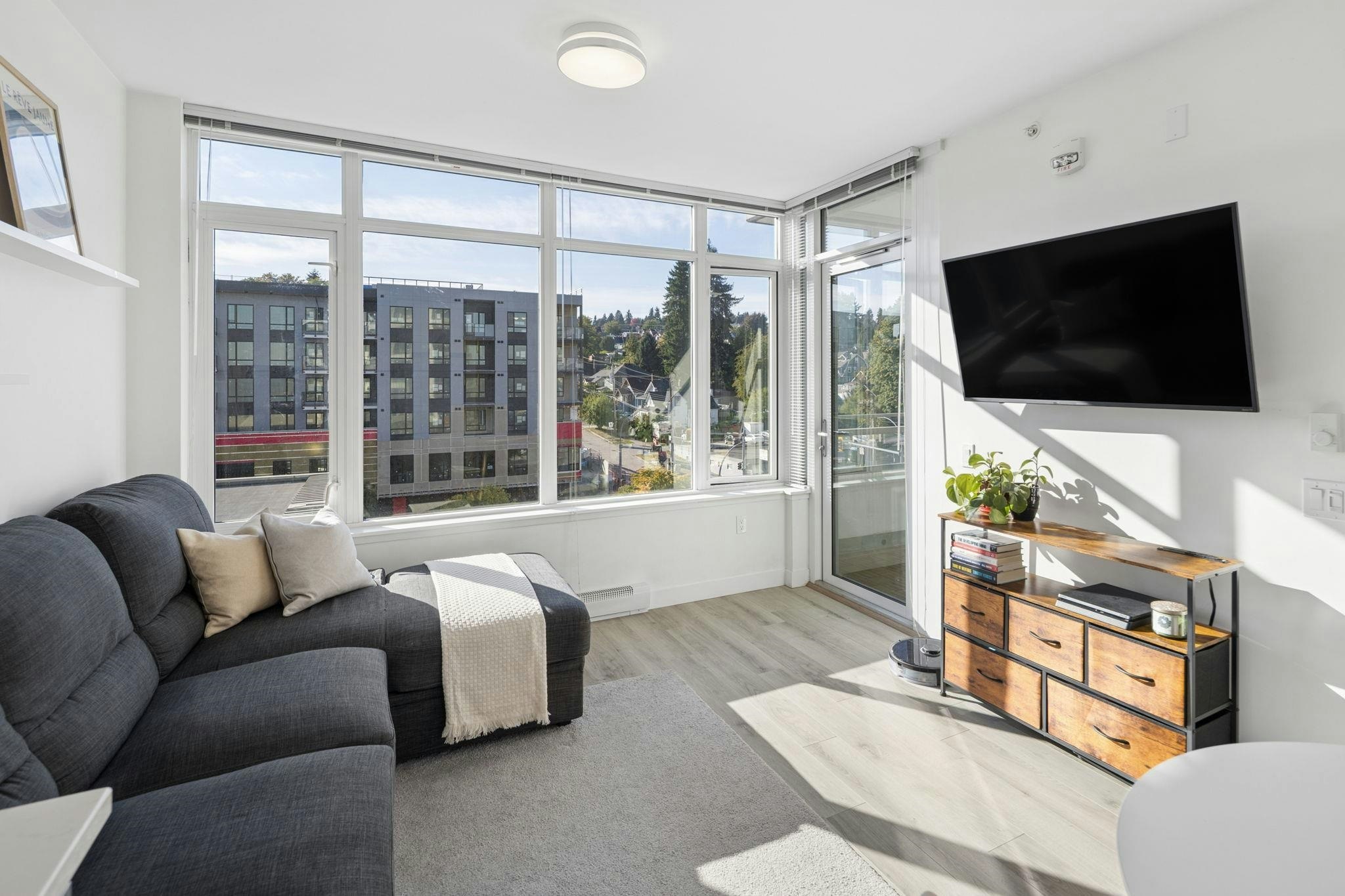 602-200 Nelson's Crescent - 3