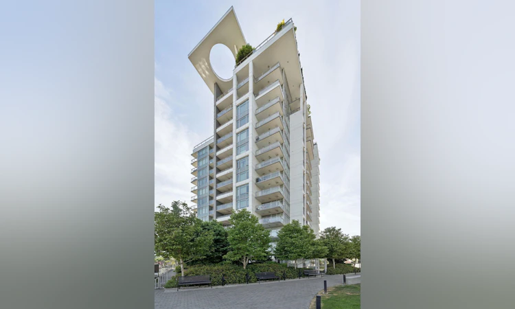 602-200 Nelson's Crescent