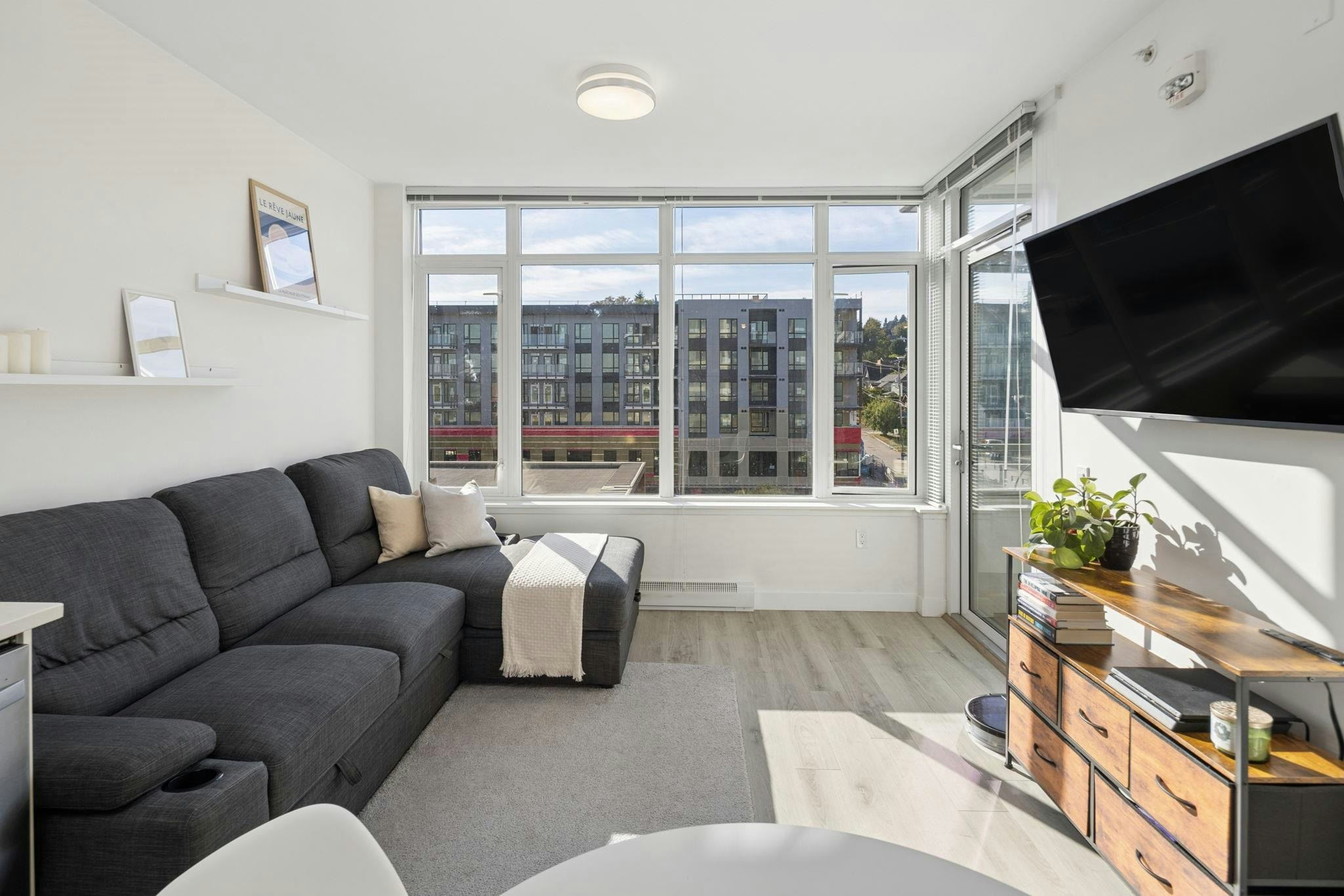 602-200 Nelson's Crescent - 4