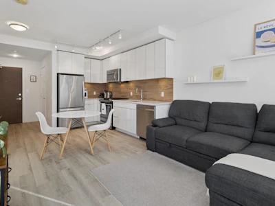 602-200 Nelson's Crescent - 5